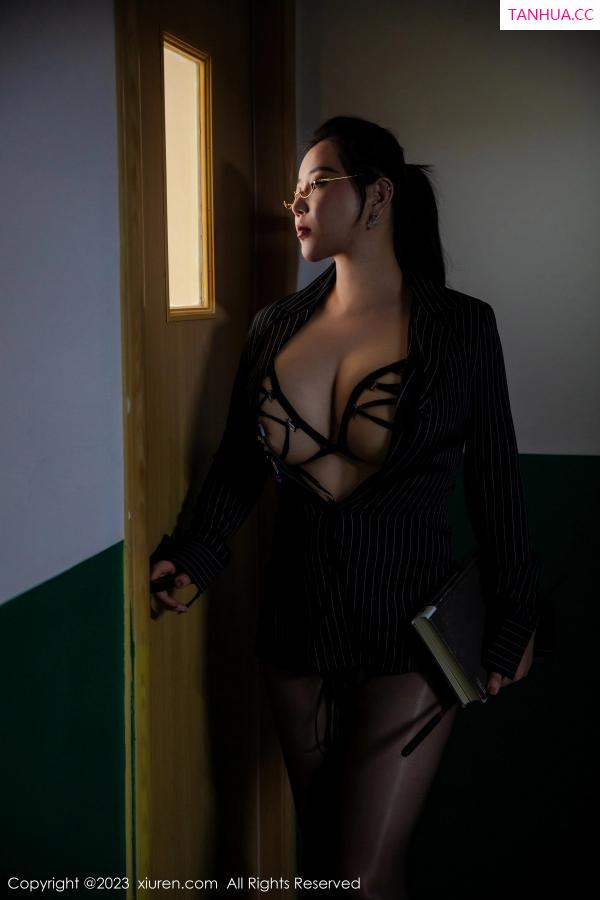 王格 王婉悠 [XiuRen]高清写真图 2023.05.30 No.6823 王婉悠Queen 丰腴美臀第2张图片